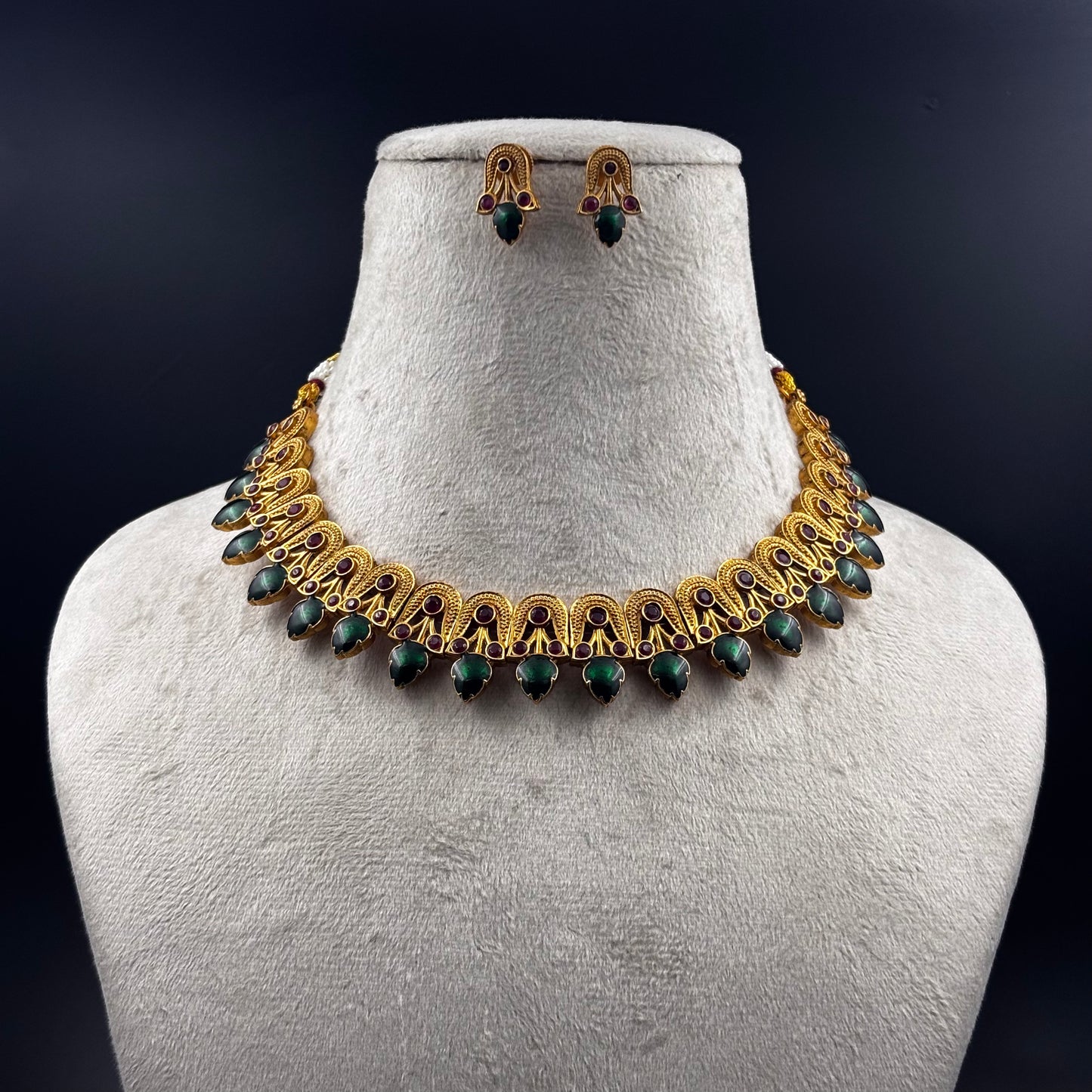 Antique Gold Necklace Set with Green Gemstones