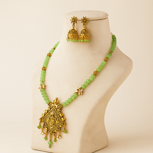 Antique Gold Pendant Necklace Set with Green Beads