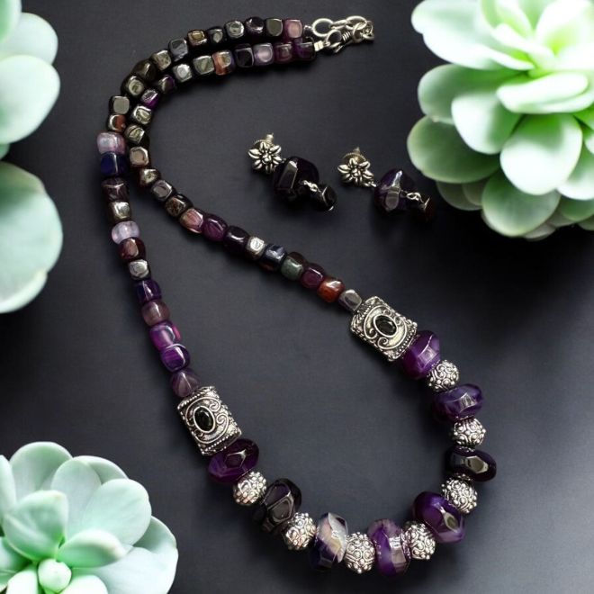 Square agates and onyx beads Necklace With Victorian spacers