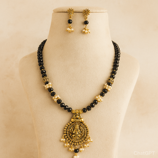 Glass beads with oxidised gold pendant Necklace with earrings