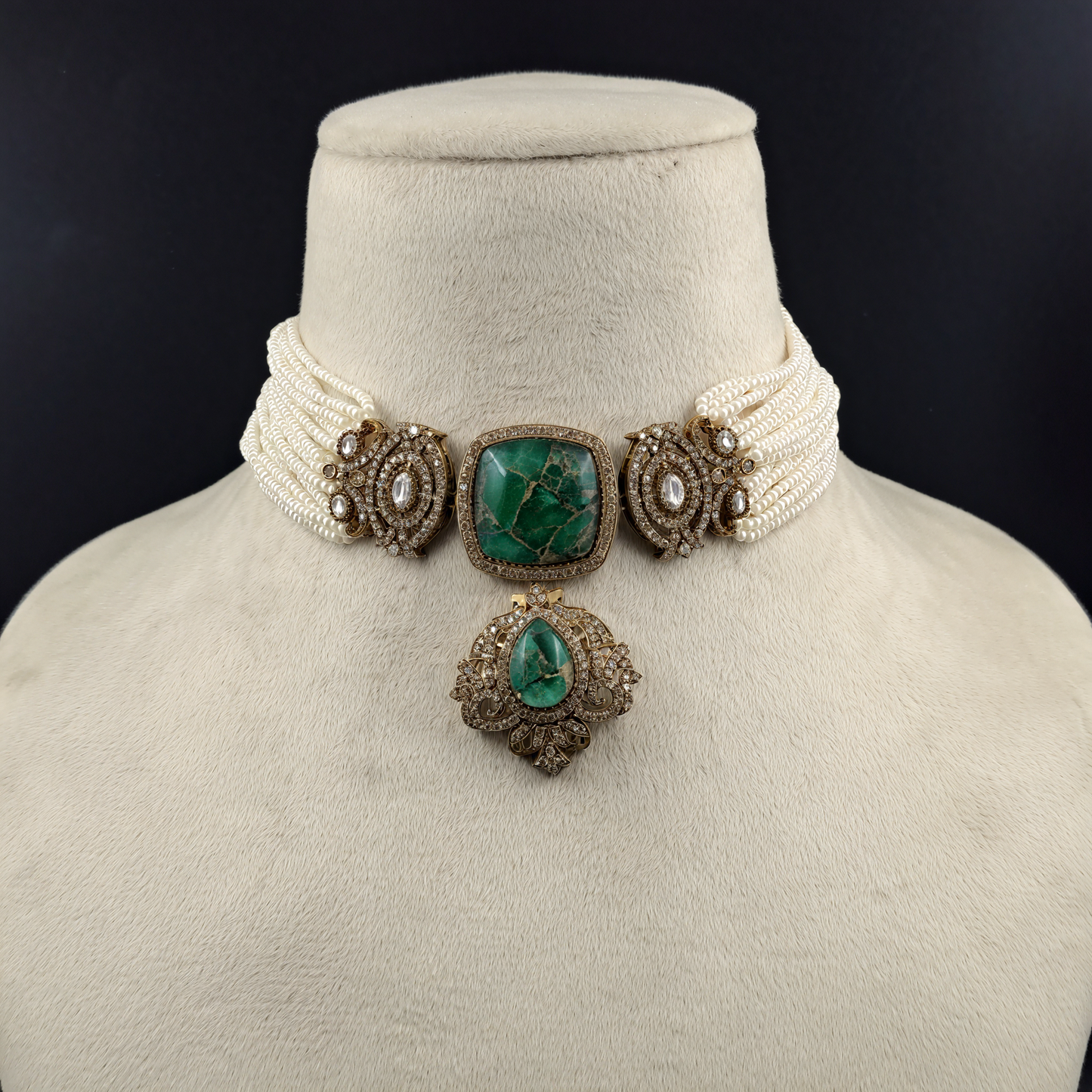 Vintage Pearl Choker Necklace with Emerald Stone Pendant