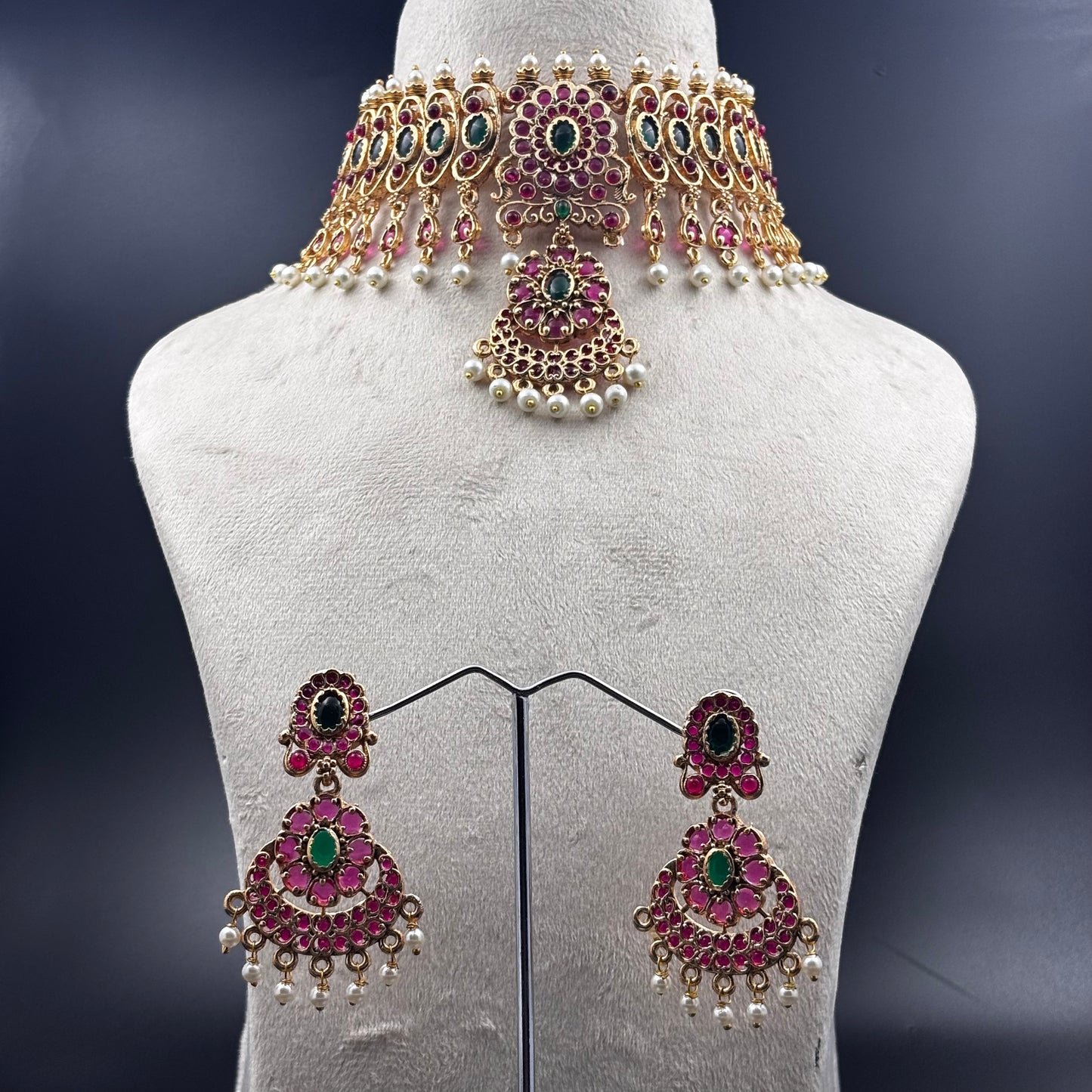 Traditional Indian Bridal Jewellery Set, Gold-Plated Choker Necklace with Pearl Drops, Ruby and Emerald Stones, Chandelier Earrings