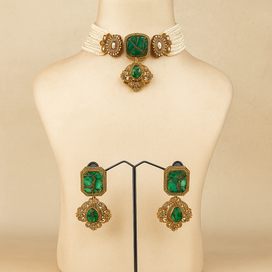 Vintage Pearl Choker Necklace with Emerald Stone Pendant